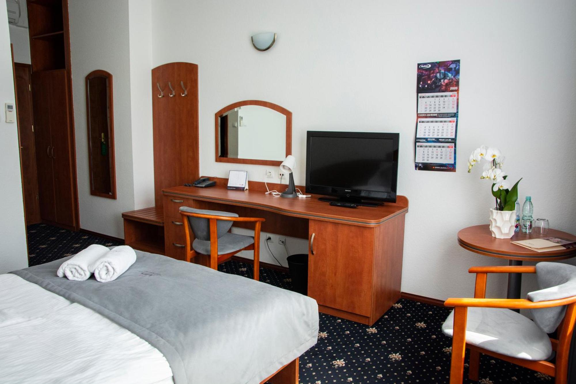 סולץ קויבסקי Hotel Restauracja Autos מראה חיצוני תמונה
