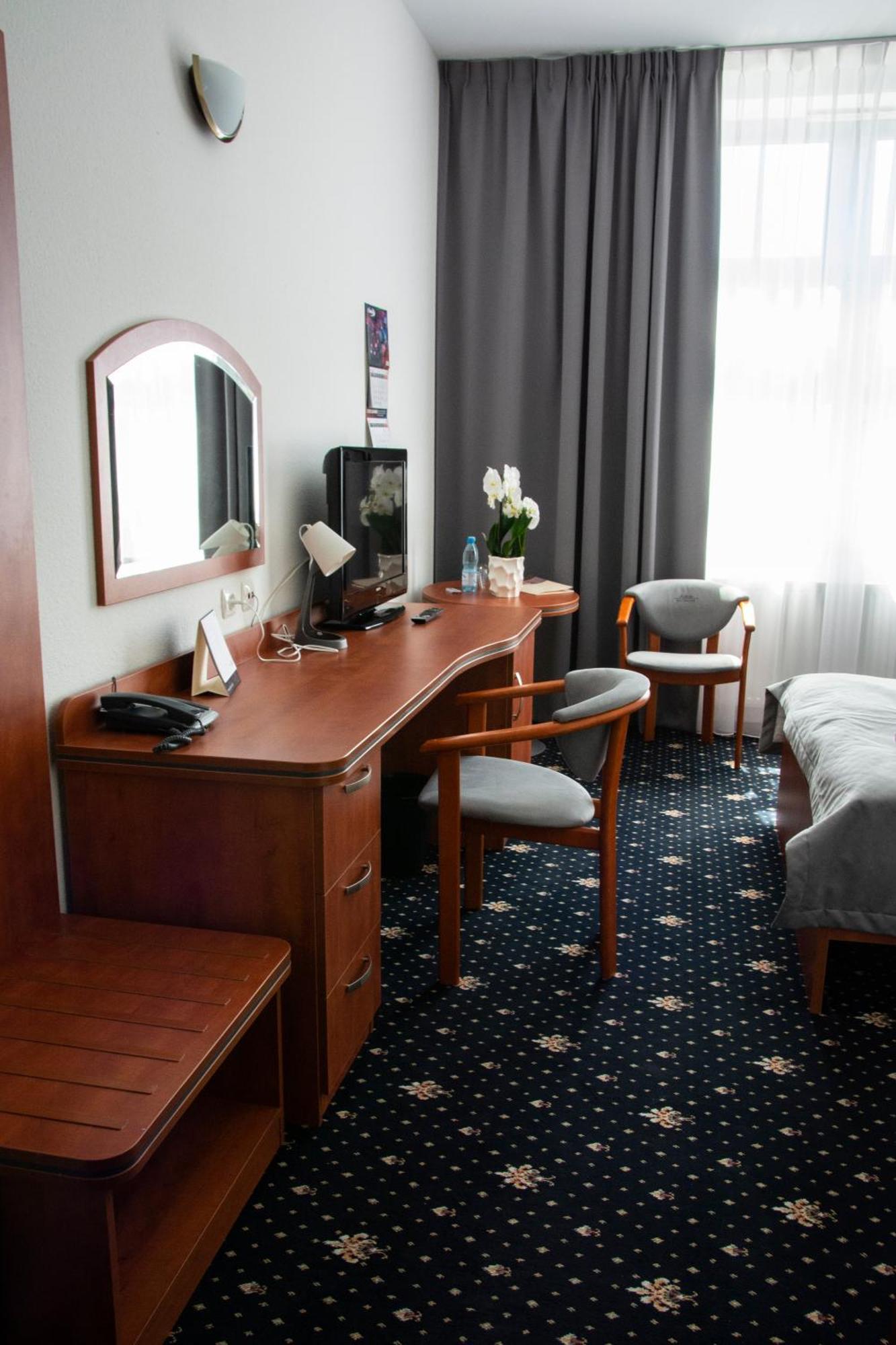 סולץ קויבסקי Hotel Restauracja Autos מראה חיצוני תמונה